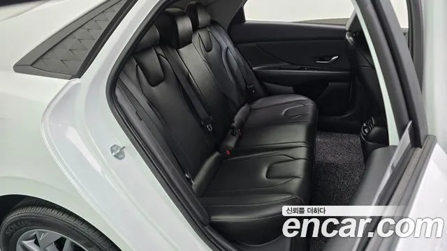 Hyundai Avante CN7 — Фото автомобиля 11