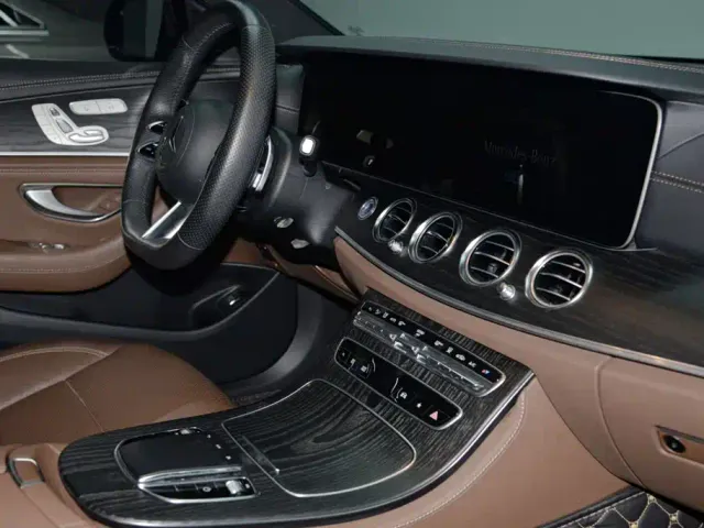 Mercedes-Benz E-Class — Фото автомобиля 18