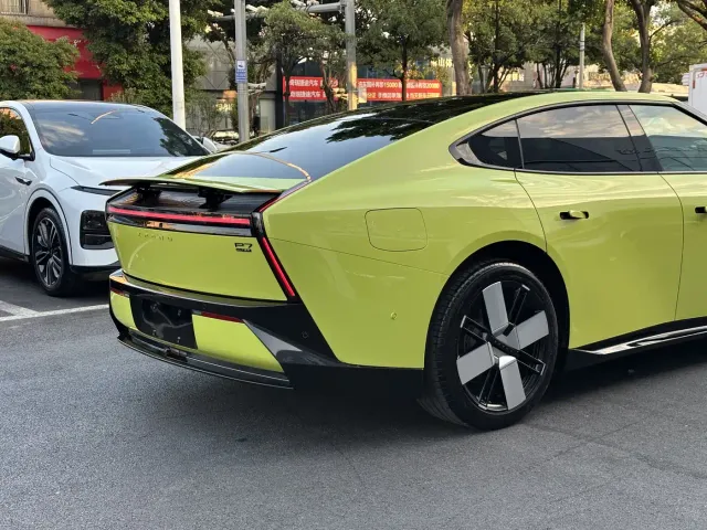 Xpeng P7 — Фото автомобиля 20