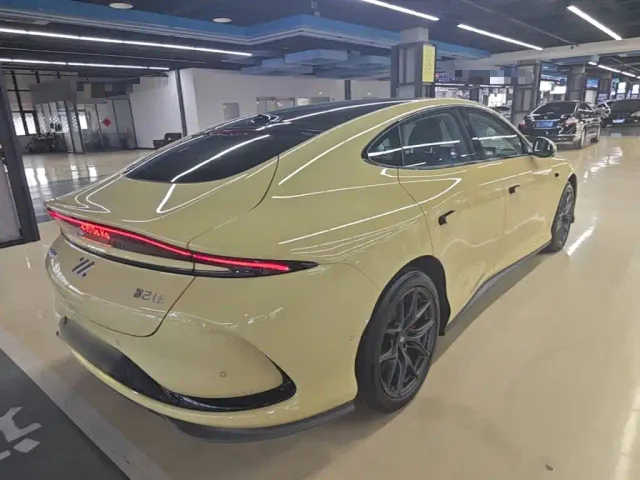 IM Motors L6 — Фото автомобиля 6