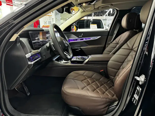 BMW 7 Series — Фото автомобиля 9