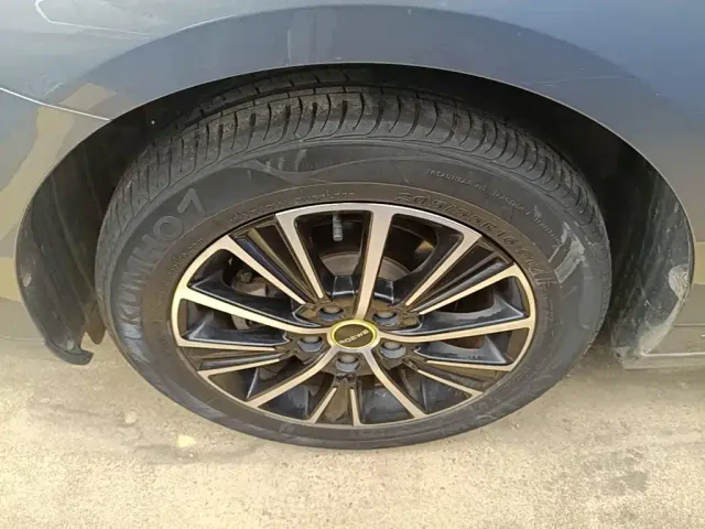 Roewe i5 — Фото автомобиля 22