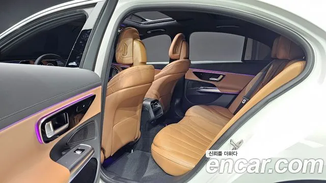 Mercedes-Benz E-Class — Фото автомобиля 11