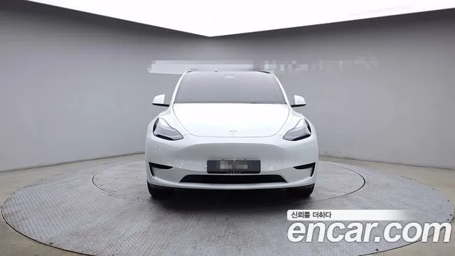 Tesla Model Y — Фото автомобиля 3