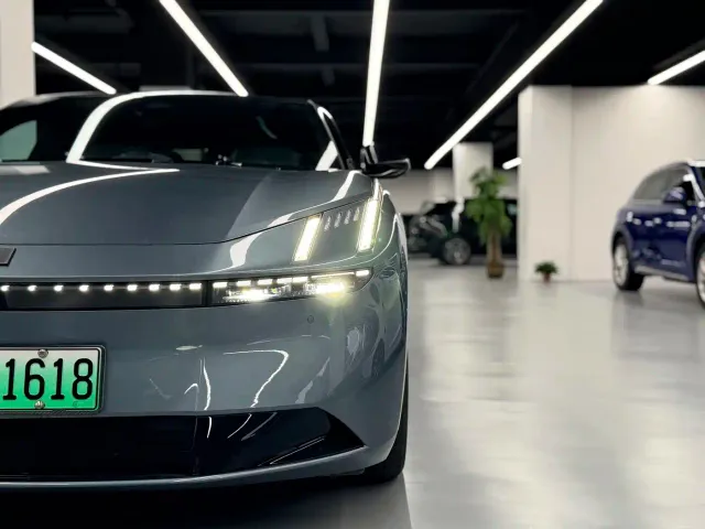 Lynk & Co Z10 — Фото автомобиля 4