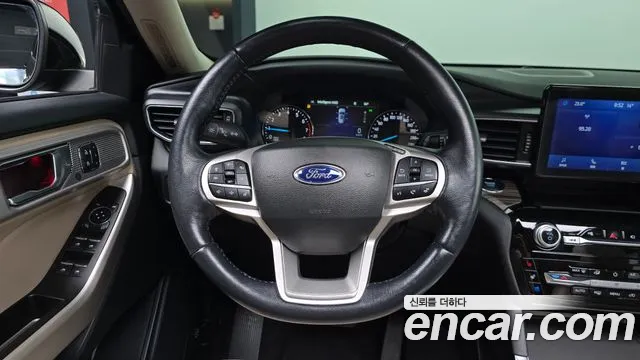 Ford Explorer — Фото автомобиля 12