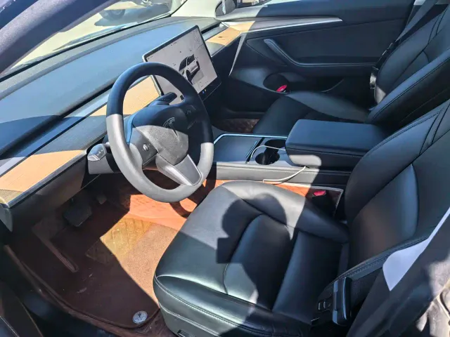 Tesla Model 3 — Фото автомобиля 5