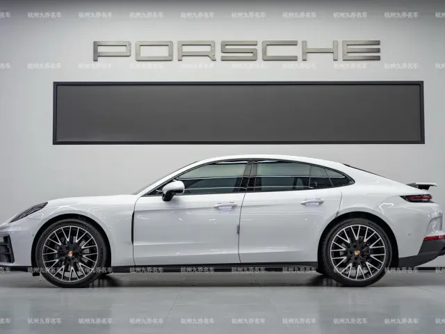 Porsche Panamera — Фото автомобиля 8