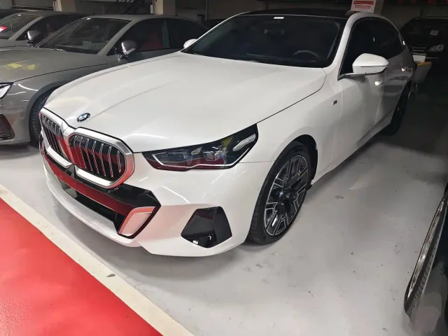 Фотография автомобиля — BMW 5 Series