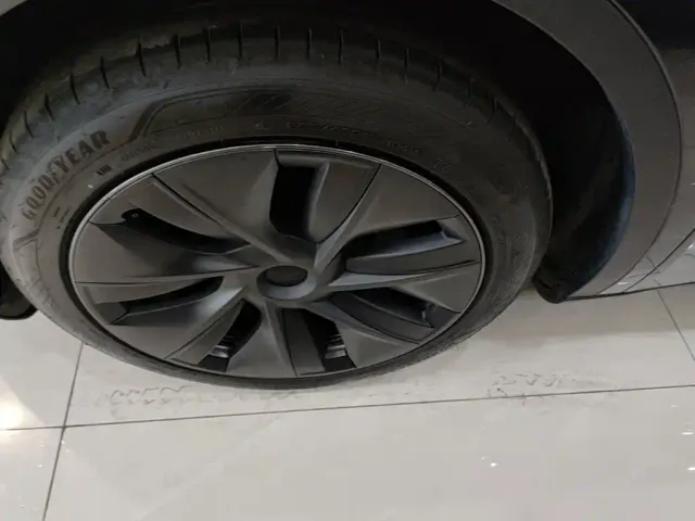 Tesla Model Y — Фото автомобиля 22