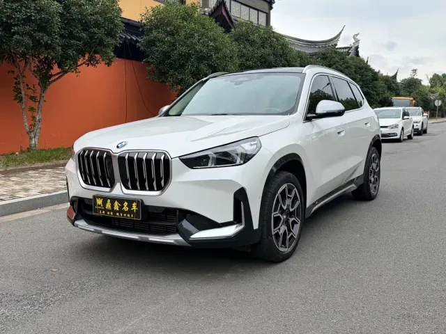 Фотография автомобиля — BMW X1