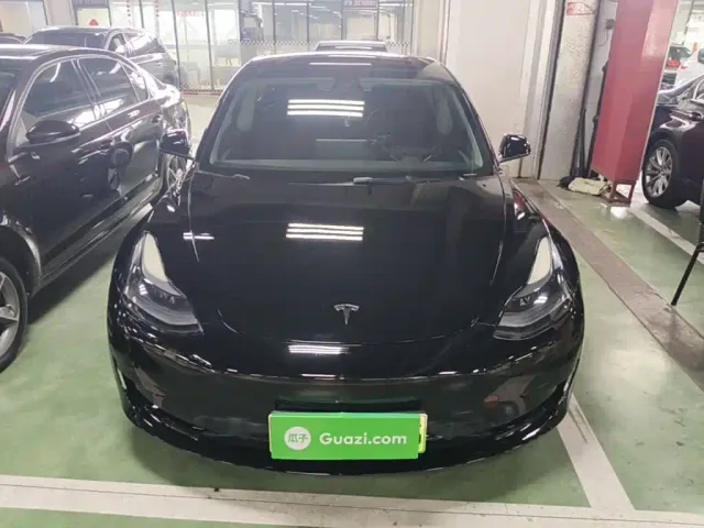 Tesla Model 3 — Фото автомобиля 2