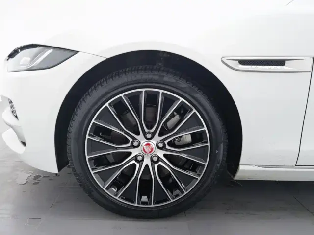 Jaguar XEL — Фото автомобиля 17