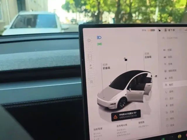 Tesla Model Y L — Фото автомобиля 13