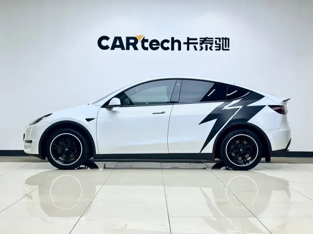 Tesla Model Y — Фото автомобиля 6