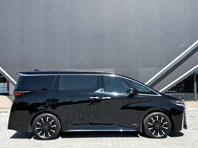Toyota Vellfire — Фото автомобиля 12
