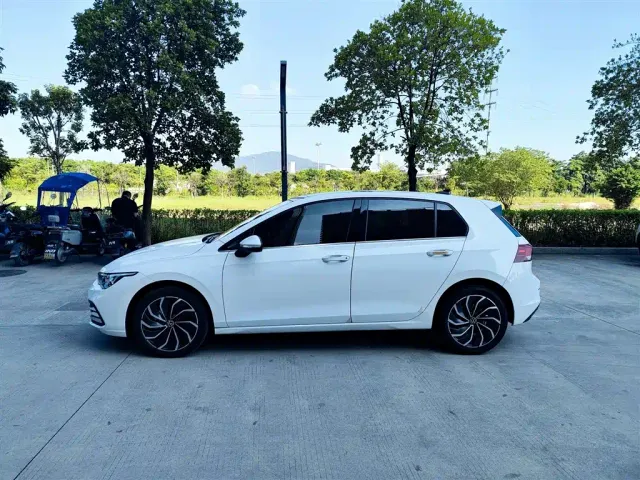 Volkswagen Golf — Фото автомобиля 3