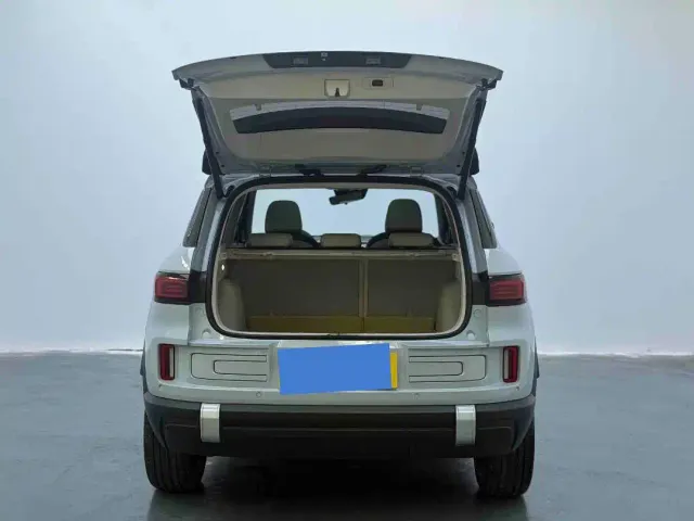 Geely ICON — Фото автомобиля 16