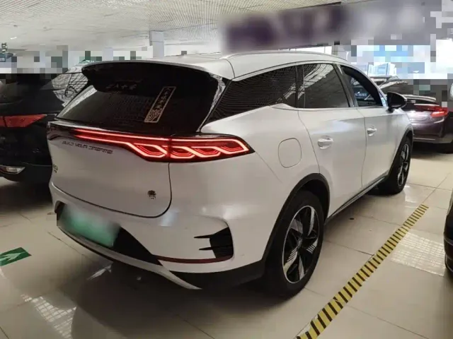 BYD Tang — Фото автомобиля 6