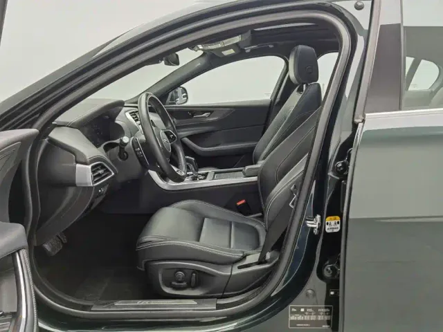 Jaguar XEL — Фото автомобиля 10