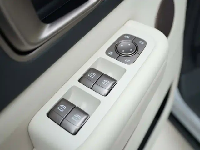 Li Auto MEGA — Фото автомобиля 9