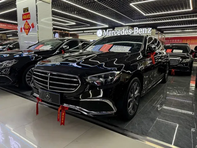 Фотография автомобиля — Mercedes-Benz E-Class
