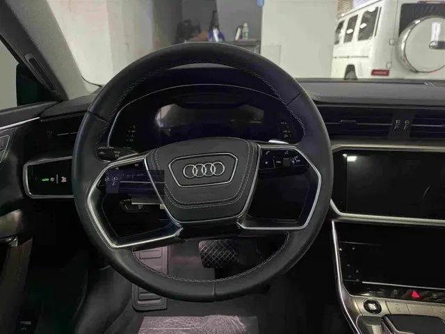 Audi A7L — Фото автомобиля 11