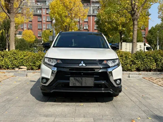 Mitsubishi Outlander — Фото автомобиля 2
