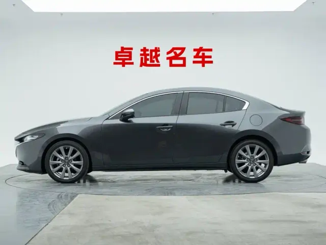Mazda Axela — Фото автомобиля 7