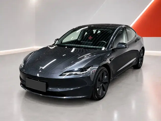 Фотография автомобиля — Tesla Model 3