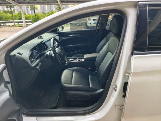 Buick Regal — Фото автомобиля 12