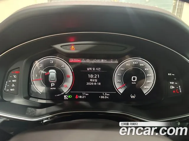 Audi Q8 50 TDI quattro Premium — Фото автомобиля 4