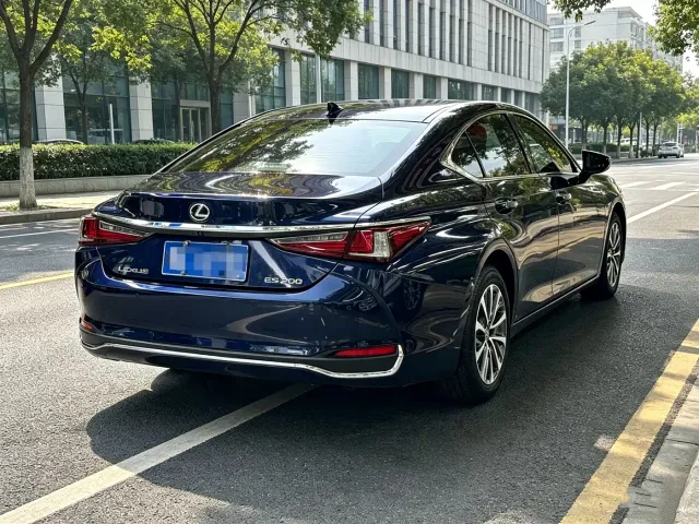 Lexus ES — Фото автомобиля 6