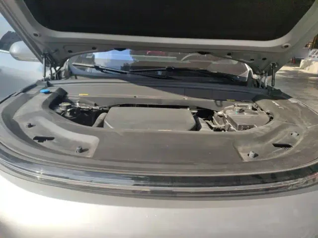 Li Auto L8 — Фото автомобиля 16