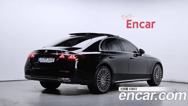 Mercedes-Benz E-Class — Фото автомобиля 2
