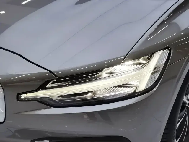 Volvo Volvo S60 2022 B4 Smart Comfort Luxury Edition — Фото автомобиля 8