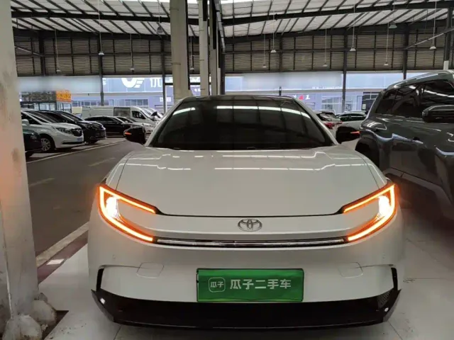 Toyota bZ5 — Фото автомобиля 2