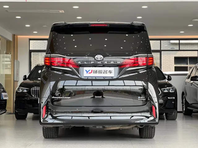 Toyota Alphard — Фото автомобиля 4