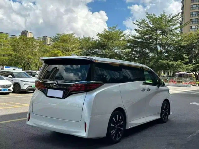 Toyota Alphard — Фото автомобиля 8