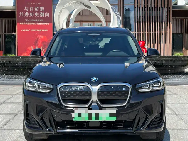 BMW iX3 — Фото автомобиля 3