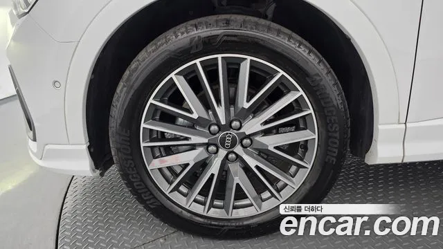 Audi Q3 35 TDI Premium — Фото автомобиля 3