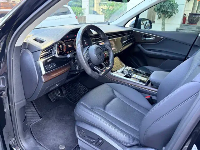 Audi Q7 — Фото автомобиля 8