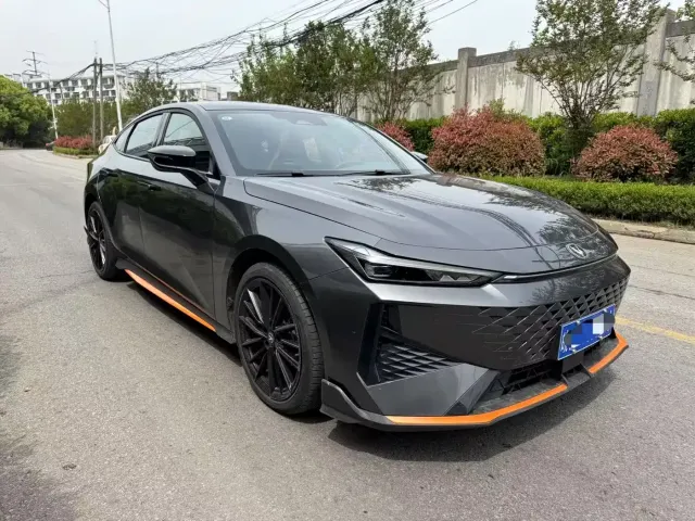 Changan Changan UNI-V 2024 1.5T Deluxe — Фото автомобиля 3