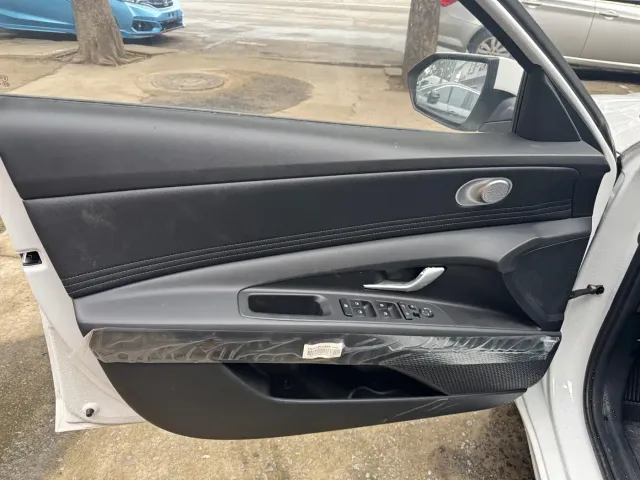 Hyundai Elantra — Фото автомобиля 10