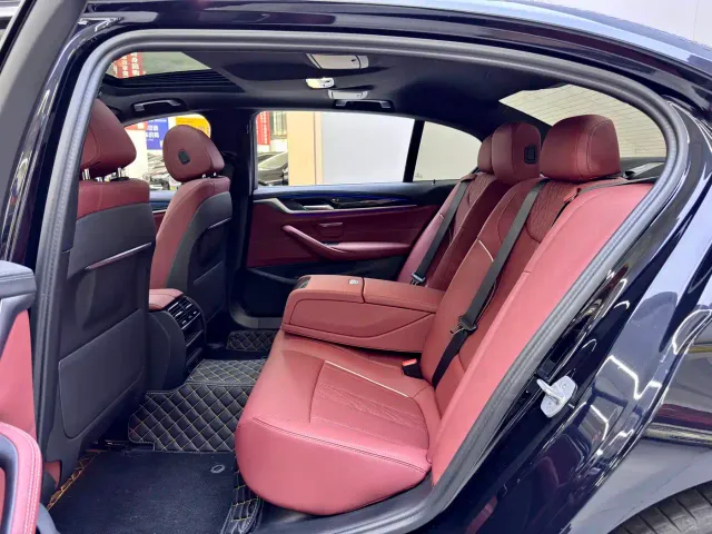 BMW 5 Series — Фото автомобиля 5