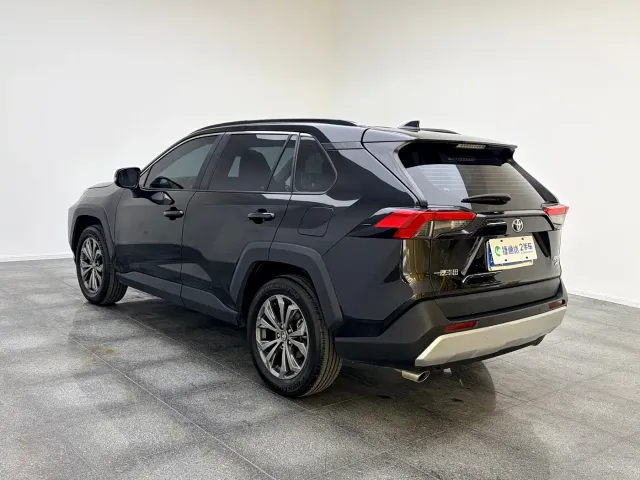 Toyota RAV4 — Фото автомобиля 19