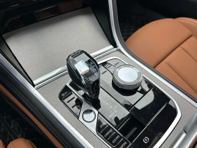 BMW 8 Series — Фото автомобиля 10
