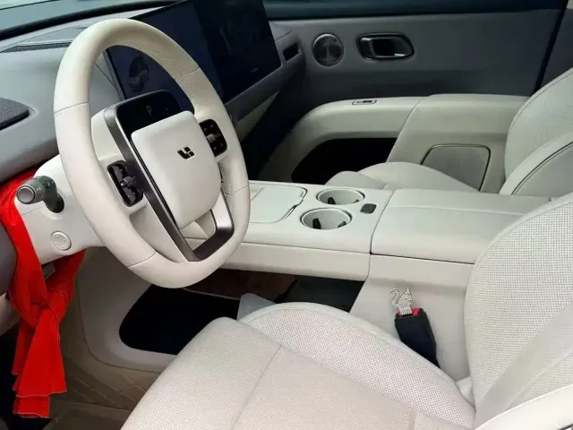 Li Auto Li i8 2025 Standard Edition — Фото автомобиля 5