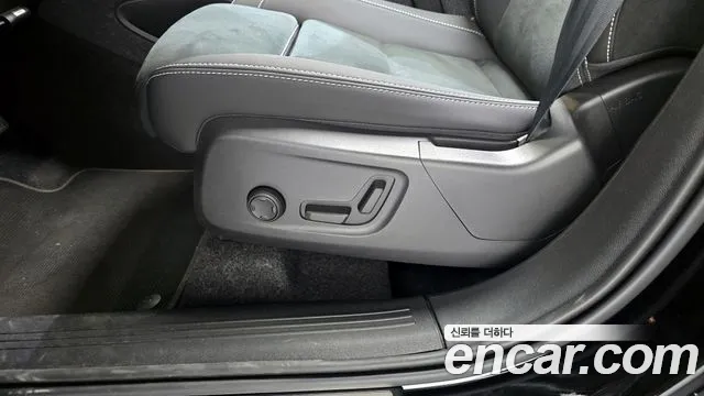 Вольво XC40 B4 Black Edition — Фото автомобиля 25