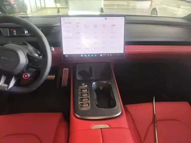 Xiaomi SU7 — Фото автомобиля 12
